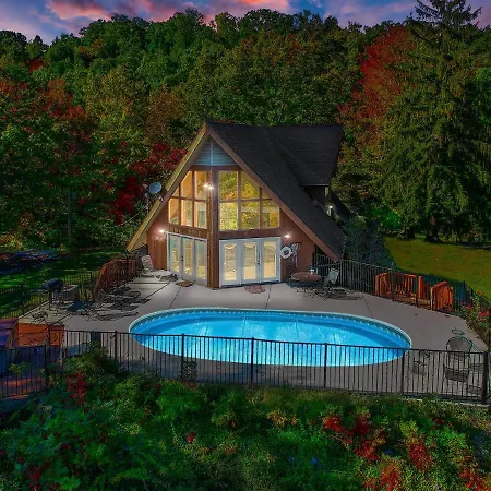 Smokystays Private Pool Chalet